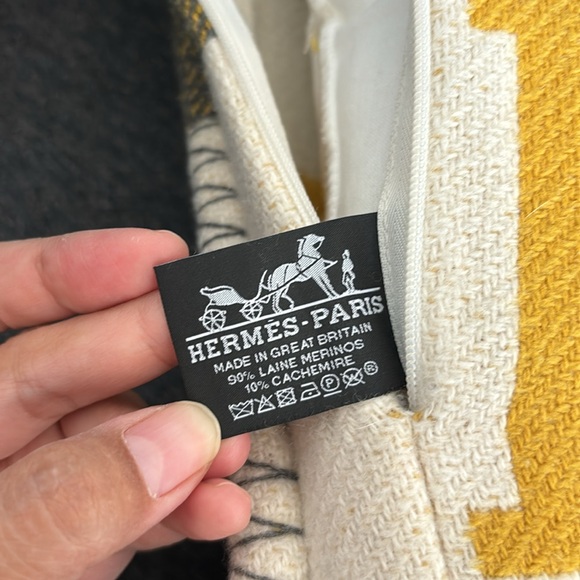 Hermes Avalon Pillow - Picture 3 of 4